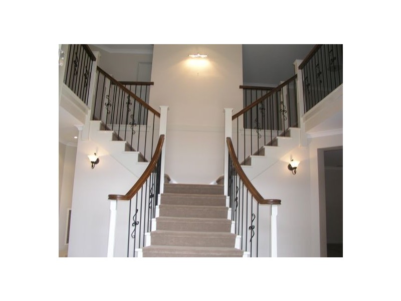 8 Wills Court, Sandhurst VIC 3977