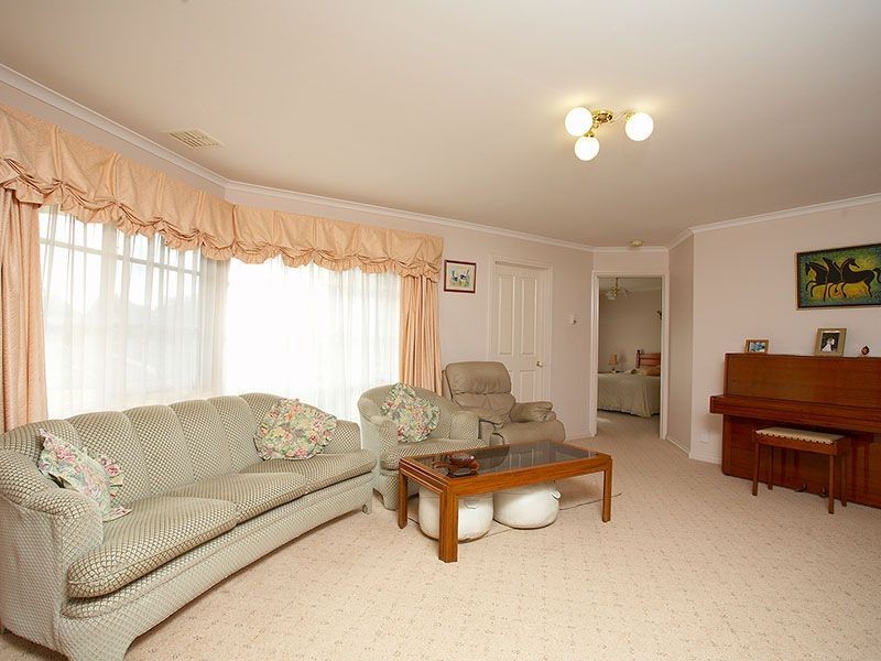 15 Pinehill Drive, Frankston VIC 3199