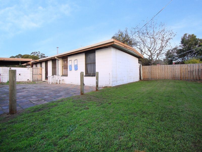 16 Hunt Drive, Seaford VIC 3198