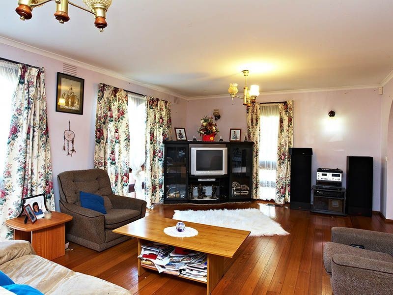 2 Parwan Crt., Frankston VIC 3199