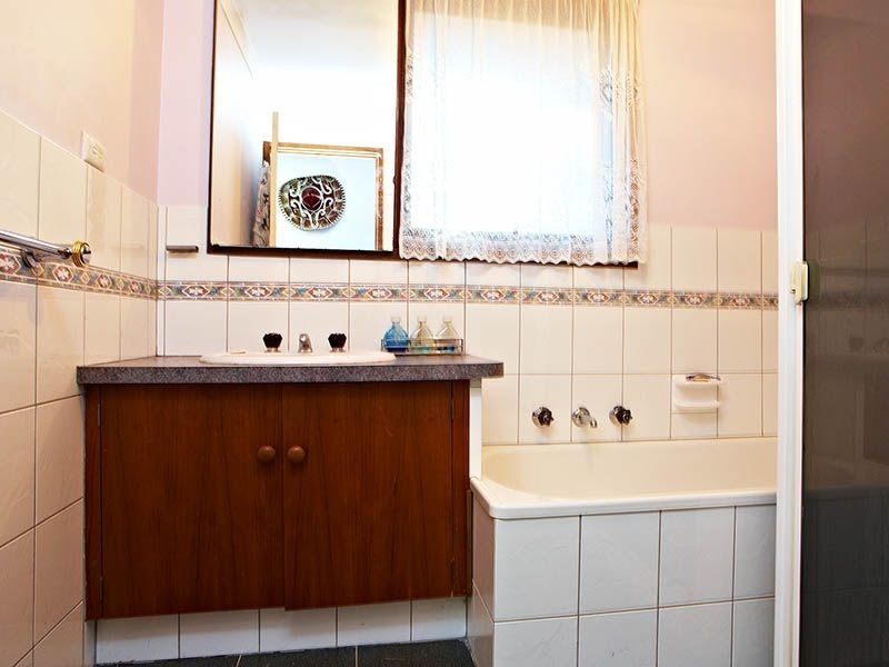 2 Parwan Crt., Frankston VIC 3199