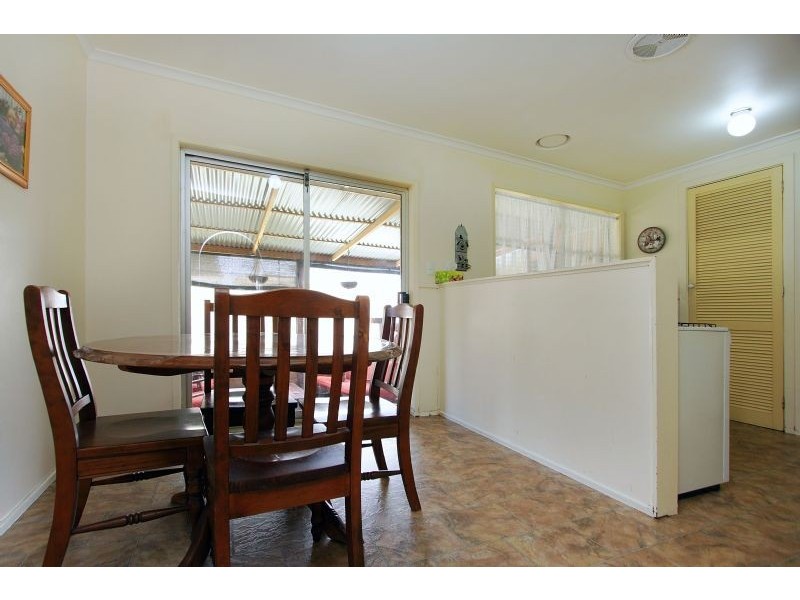 70 Brunning Cres, Frankston North VIC 3200