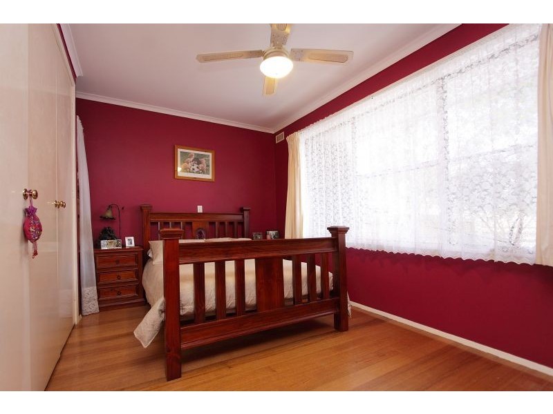 70 Brunning Cres, Frankston North VIC 3200