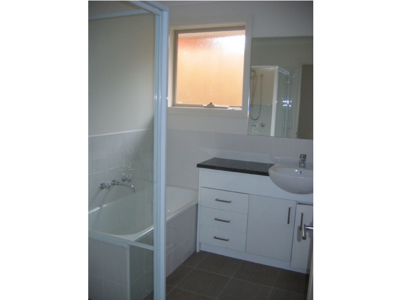 2/3 Athol Court, Langwarrin VIC 3910