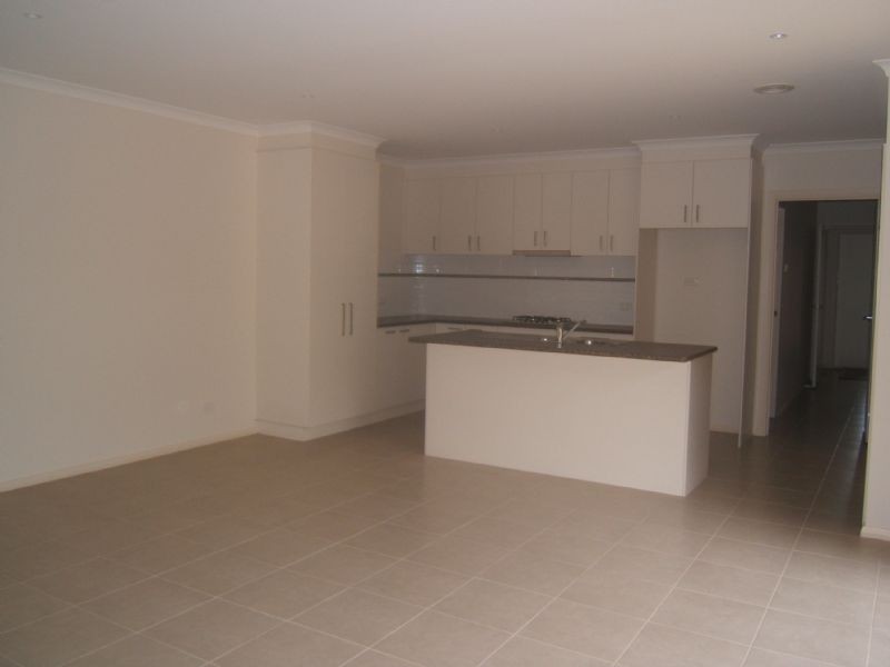 4/10 Robinia Street, Frankston VIC 3199