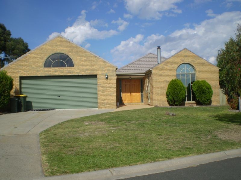 13 Parhnam Court, Carrum Downs VIC 3201