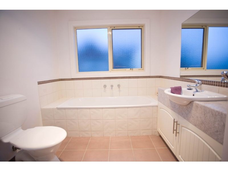 1/2 Inglis Avenue, Frankston VIC 3199