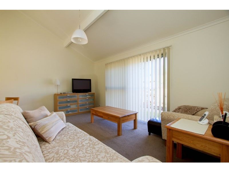 11/190 Karingal Drive, Frankston VIC 3199