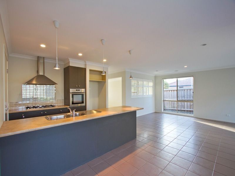 38 Clifton Grove, Carrum Downs VIC 3201