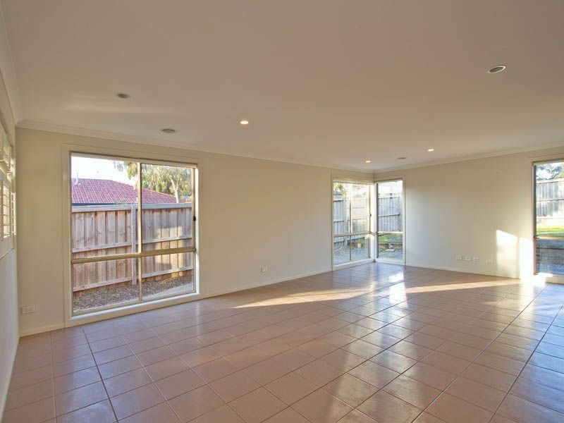 38 Clifton Grove, Carrum Downs VIC 3201