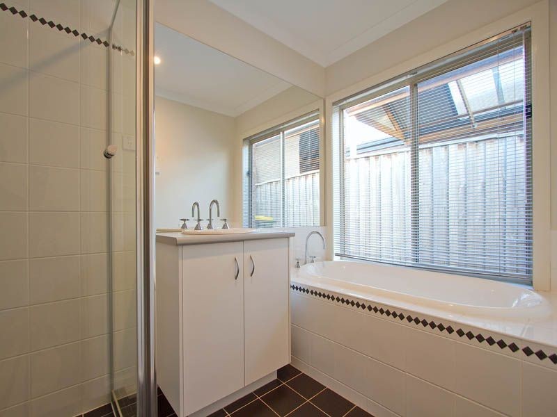 38 Clifton Grove, Carrum Downs VIC 3201