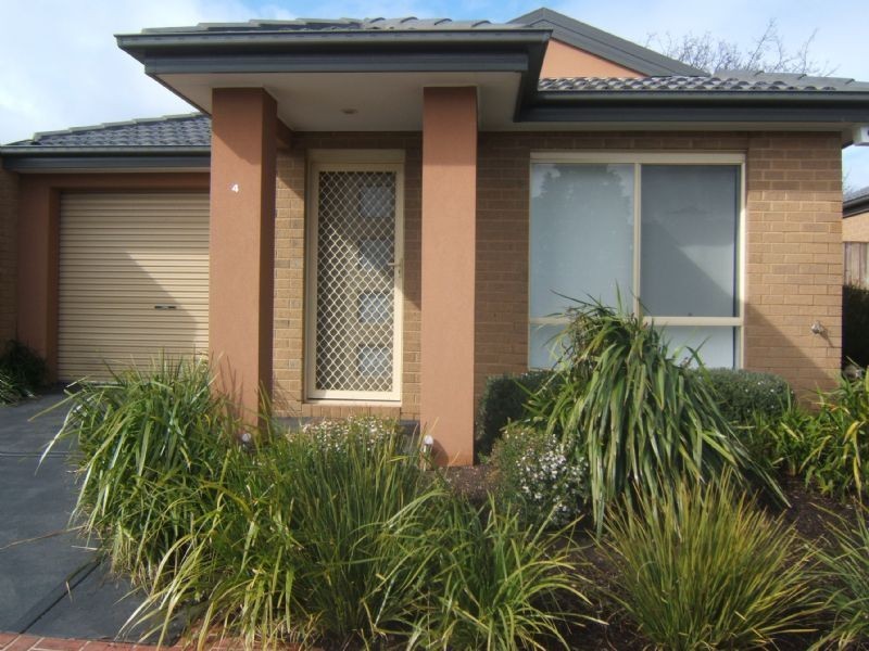 4/64 Potts Road, Langwarrin VIC 3910
