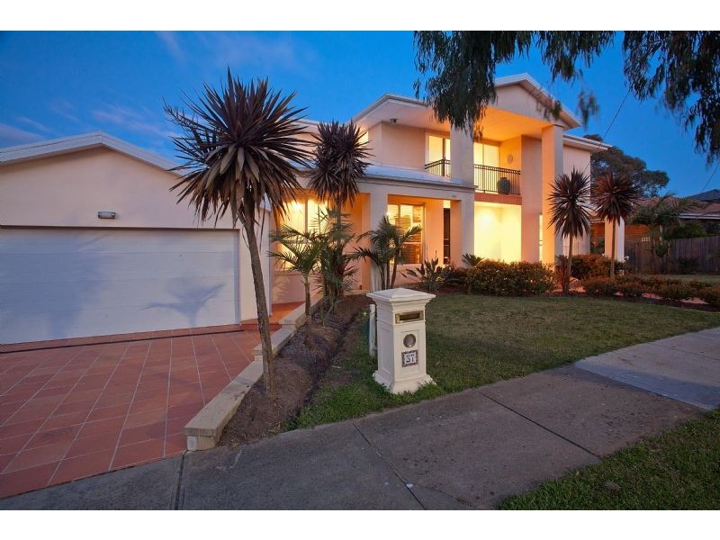 37 Mount Erin Crescent, Frankston South VIC 3199