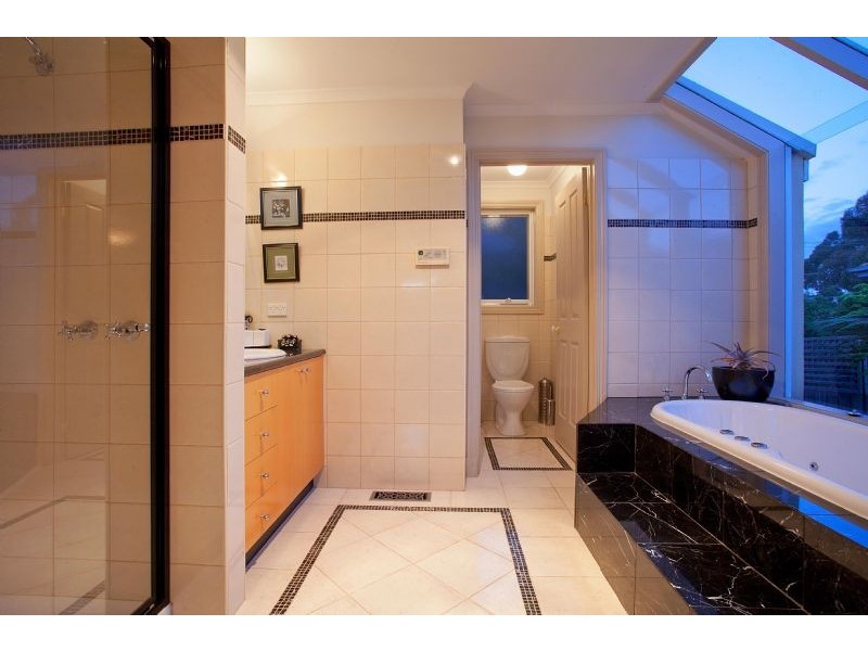 37 Mount Erin Crescent, Frankston South VIC 3199