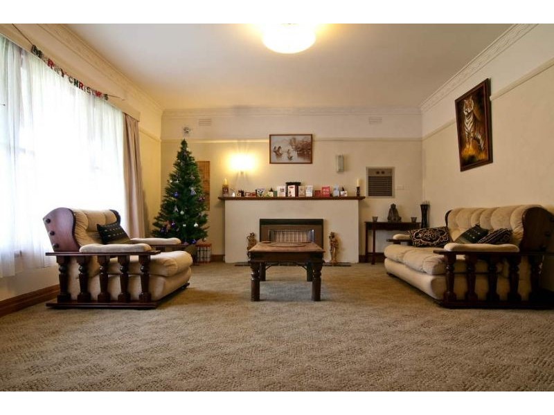24 DELL RD., Frankston VIC 3199