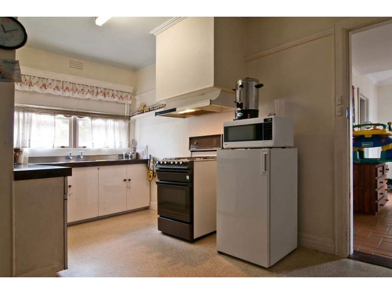 24 DELL RD., Frankston VIC 3199