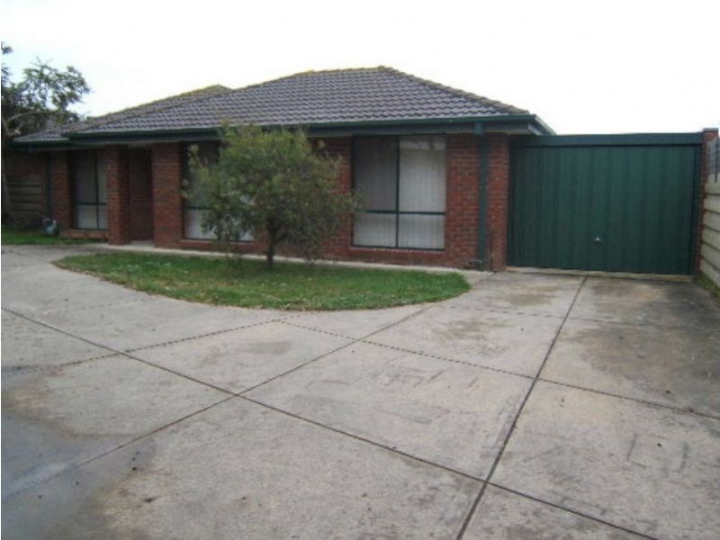 2/18 Monze Drive, Langwarrin VIC 3910
