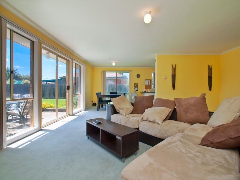 4 Elpara Place, Skye VIC 3977