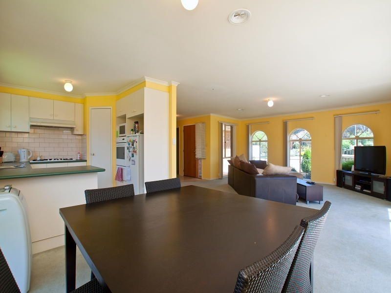 4 Elpara Place, Skye VIC 3977