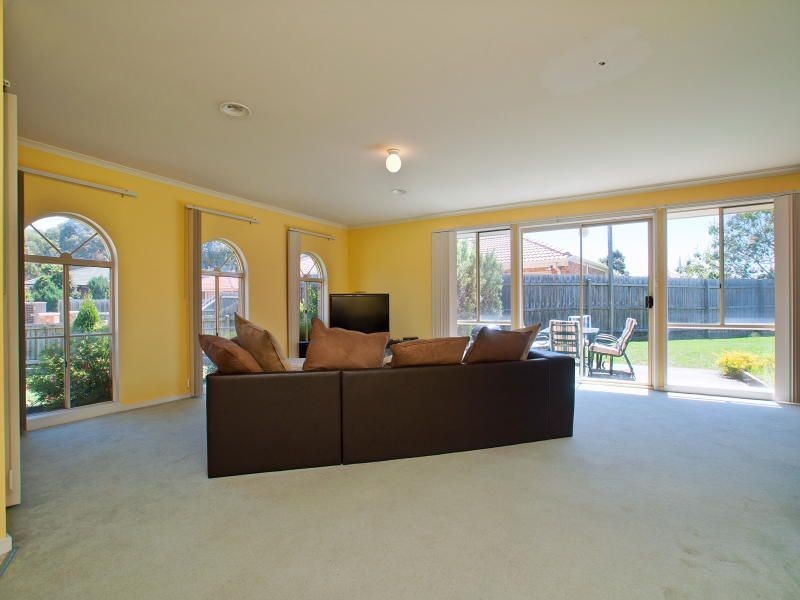 4 Elpara Place, Skye VIC 3977
