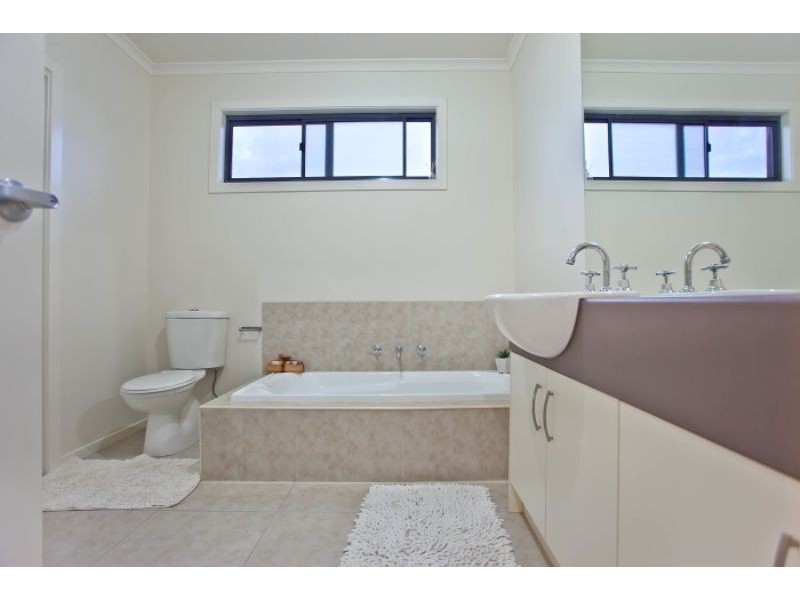 2/102 Hillcrest Road, Frankston VIC 3199