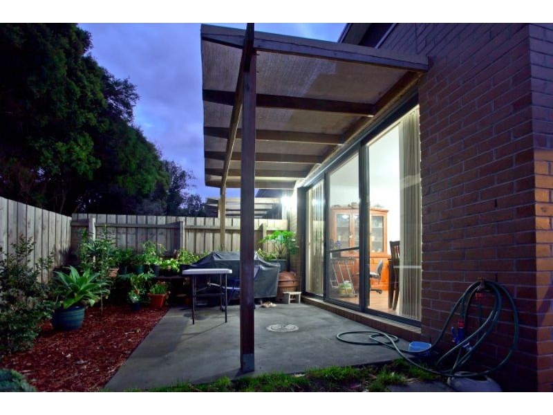 2/102 Hillcrest Road, Frankston VIC 3199