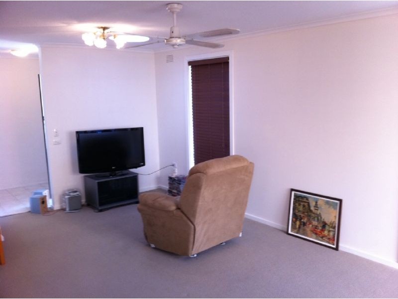 1/111 Rosemary Crescent, Frankston North VIC 3200