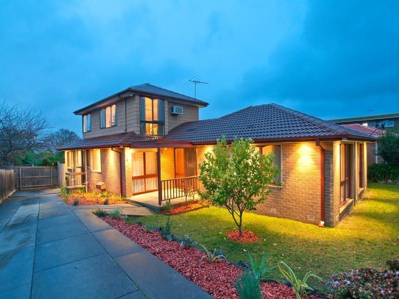 8 Pembroke Avenue, Frankston VIC 3199