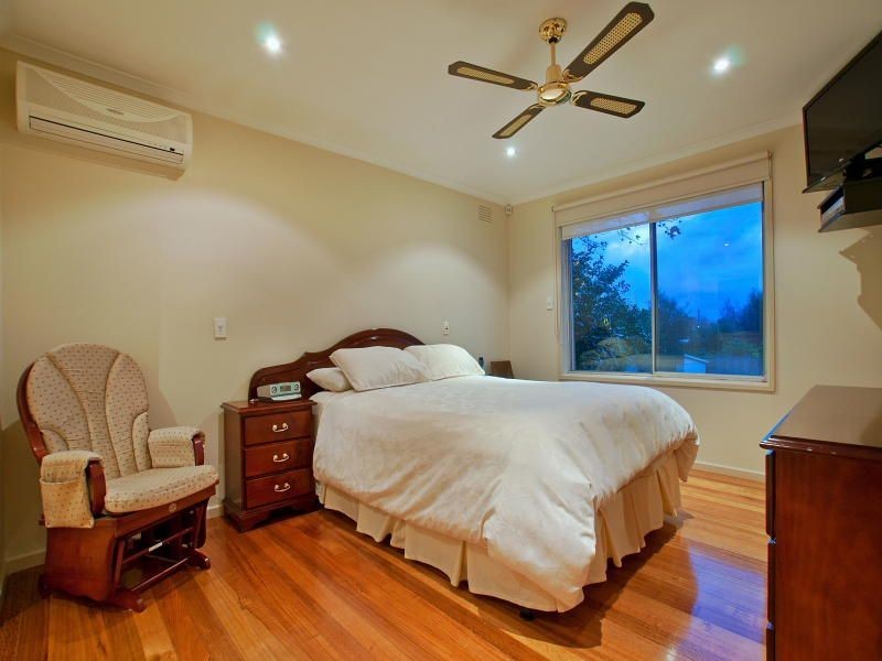 8 Pembroke Avenue, Frankston VIC 3199