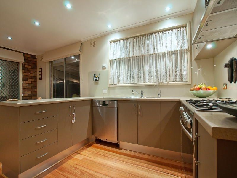 8 Pembroke Avenue, Frankston VIC 3199