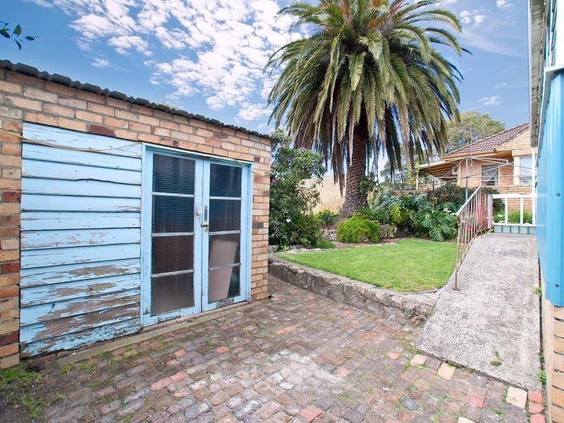 42 Woodlands Grove, Frankston VIC 3199