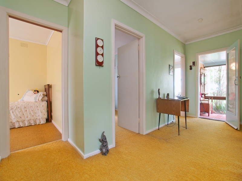 42 Woodlands Grove, Frankston VIC 3199