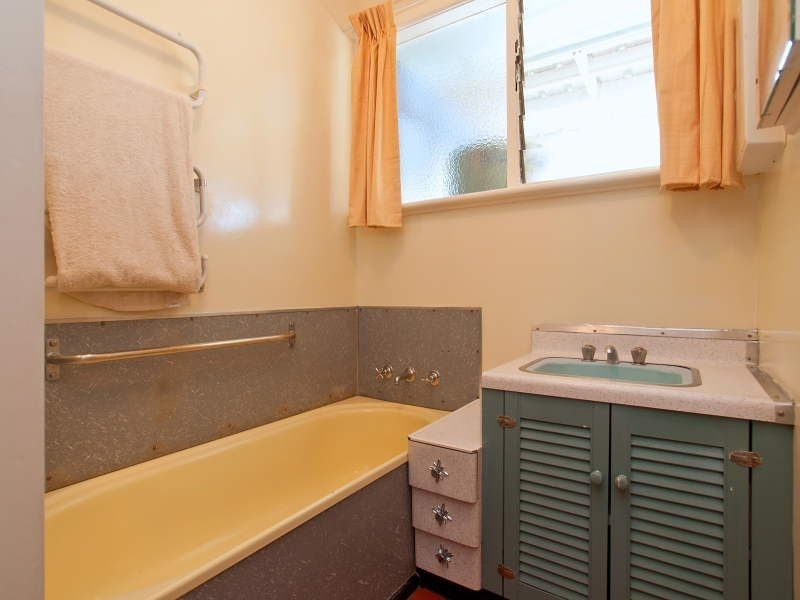 42 Woodlands Grove, Frankston VIC 3199