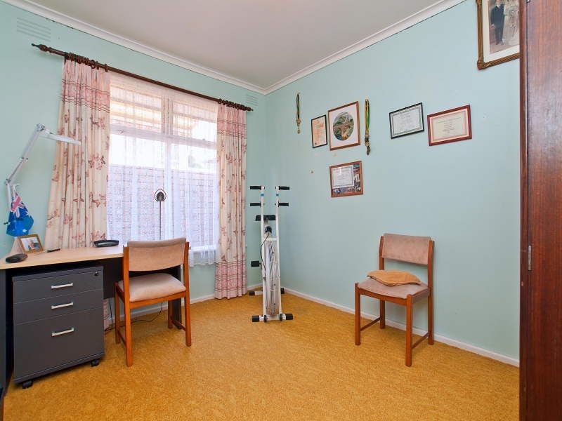 42 Woodlands Grove, Frankston VIC 3199