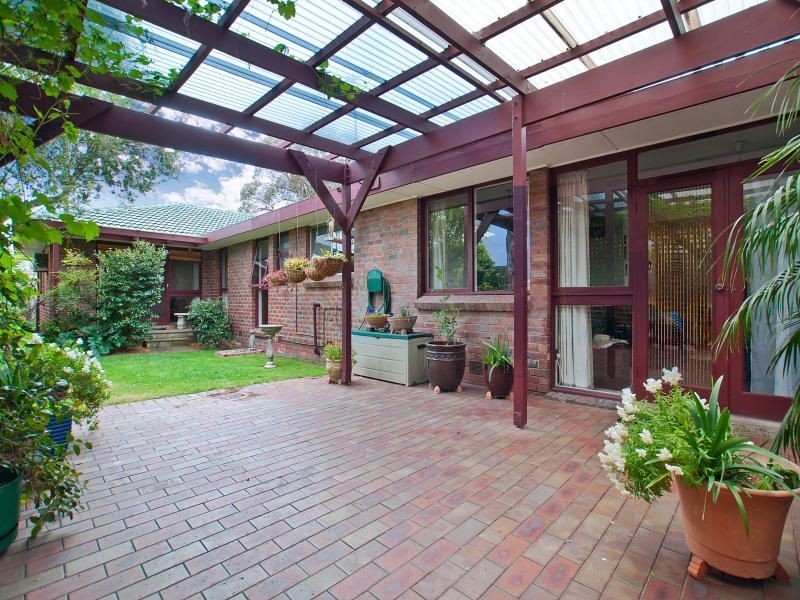 18 Oaklands Crescent, Frankston VIC 3199