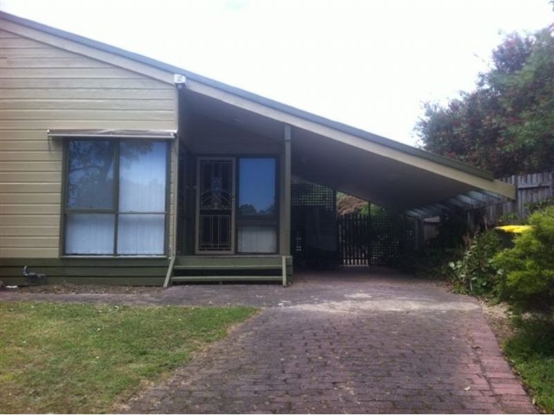4 Melaleuca Crescent, Langwarrin VIC 3910