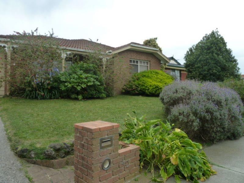 42 Hoystead Avenue, Cranbourne VIC 3977