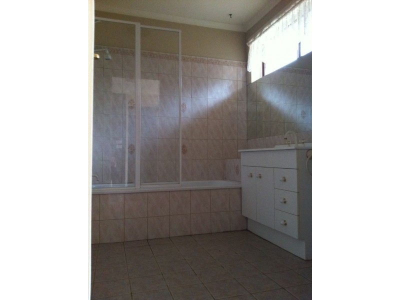 27 Grimwade Crescent, Frankston VIC 3199