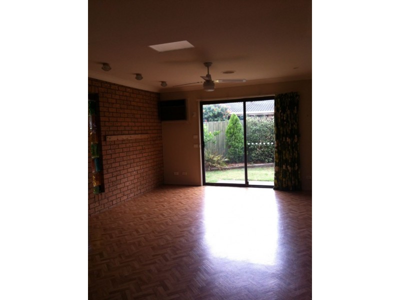 27 Grimwade Crescent, Frankston VIC 3199