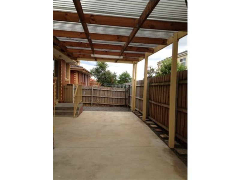 8/5 Pinewood Drive, Carrum Downs VIC 3201