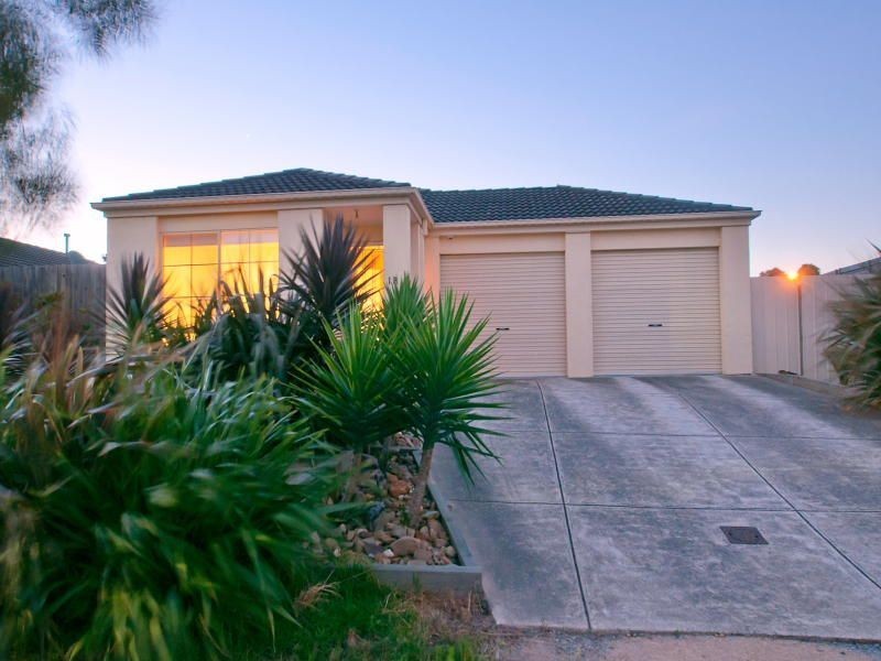 18 Oriana Grove, Skye VIC 3977