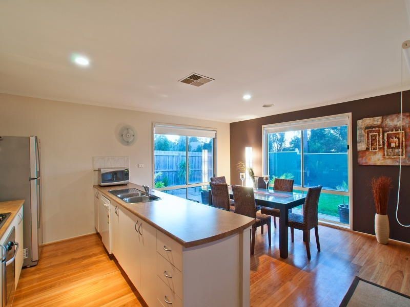 18 Oriana Grove, Skye VIC 3977