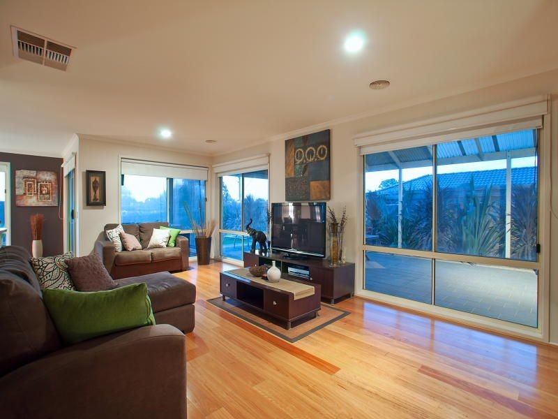 18 Oriana Grove, Skye VIC 3977