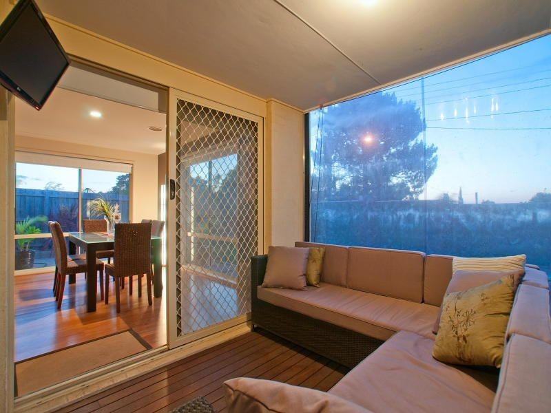 18 Oriana Grove, Skye VIC 3977