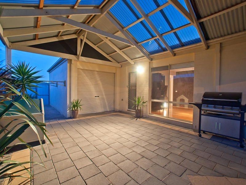 18 Oriana Grove, Skye VIC 3977