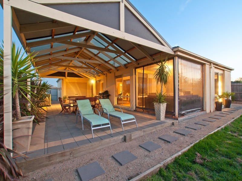 18 Oriana Grove, Skye VIC 3977