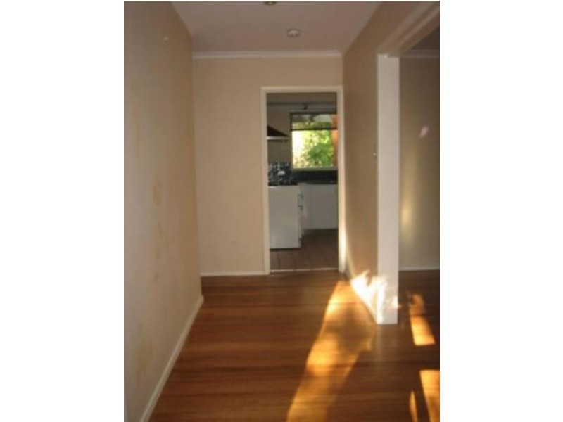 27 Stradbroke Avenue, Frankston VIC 3199