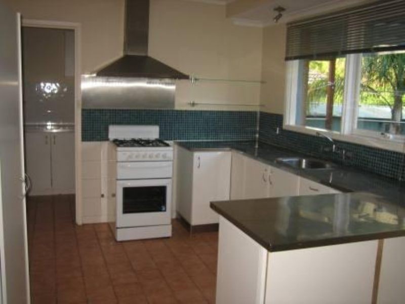 27 Stradbroke Avenue, Frankston VIC 3199