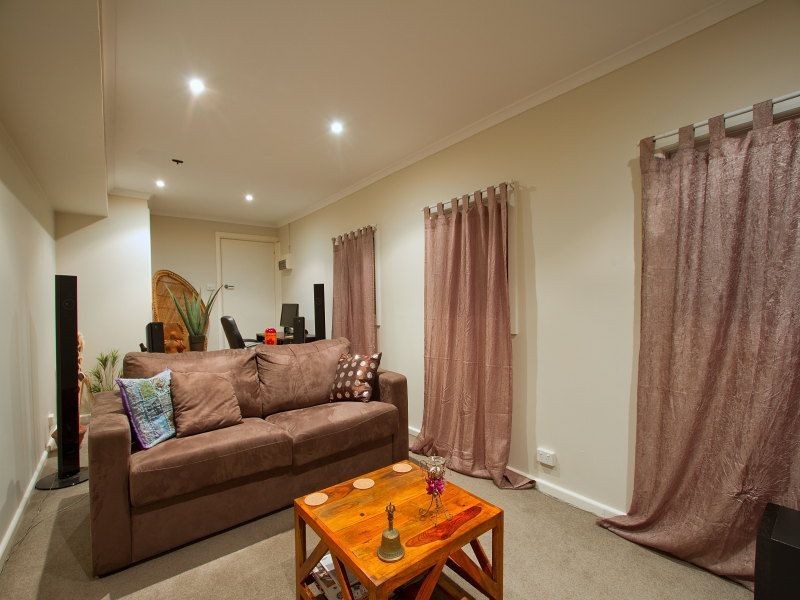 56 Woodlands Grove, Frankston VIC 3199