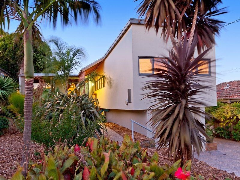 56 Woodlands Grove, Frankston VIC 3199